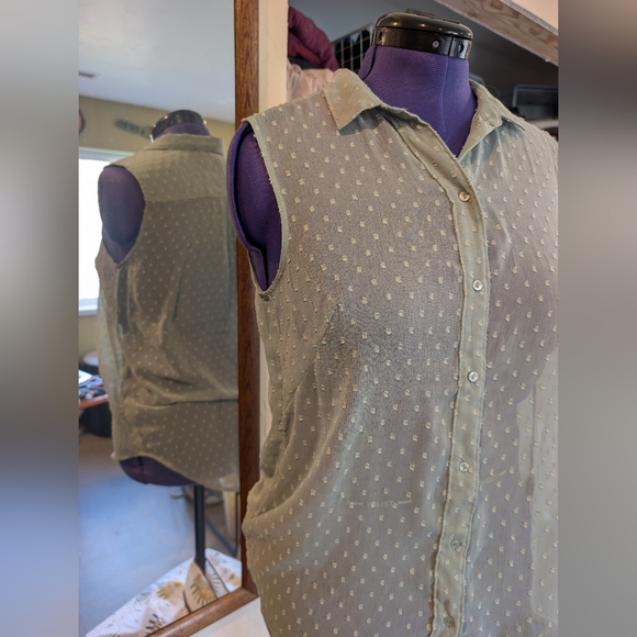 H&M Women's Sleeveless Blouse - Picture 4 of 10